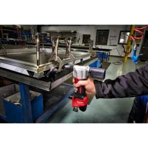 Заклепочник аккумуляторный MILWAUKEE M12 BPRT-0, закл. №17