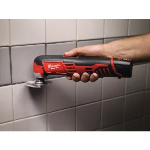 Аккумуляторный мультиинструмент MILWAUKEE C12 MT-402B (Li-Ion 4 ч) 4933441705 (+ заряд.устройство, 2 акум., адаптер, шлиф. №8