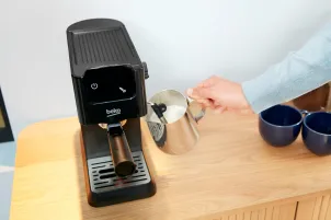 Кофеварка Beko рожковая 1.1л, молотая, ручной капучинатор, подогрев чашек, авторецептов - 2, дисплей, черный №9