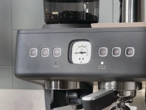 Кофеварка Electrolux рожковая, 3л, зерно+молотая, ручной капуч, кофемолка, подогрев чашек, подача гар. воды, черный №8