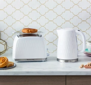 Электрочайник Russell Hobbs Honeycomb 1.7л, пластик, белый №3