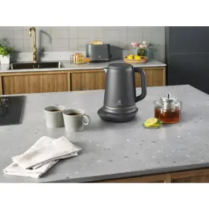 Электрочайник Electrolux 1.7л, Strix, металл, поддержка температуры, черный матовый №4