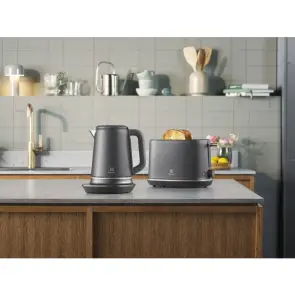 Электрочайник Electrolux 1.7л, Strix, металл, поддержка температуры, черный матовый №6