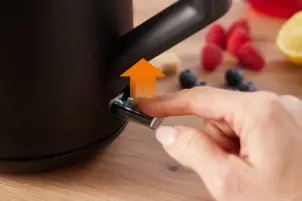 Электрочайник Gorenje 1.7л, Strix контроль, черный матовый №5