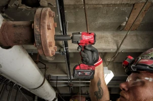 Гайкокрут імпульсний компактний 1/2" (881 Нм) з фрикційним кільцем MILWAUKEE M18 FMTIW2F12-502X , (+ заряд.пристрій, 2 акум., HD №13