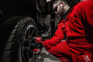 Гайкокрут імпульсний компактний 1/2" (881 Нм) з фрикційним кільцем MILWAUKEE M18 FMTIW2F12-502X , (+ заряд.пристрій, 2 акум., HD №19