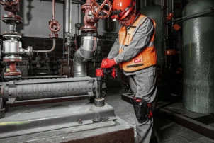 Гайкокрут імпульсний компактний 1/2" (881 Нм) з фрикційним кільцем MILWAUKEE M18 FMTIW2F12-502X , (+ заряд.пристрій, 2 акум., HD №21