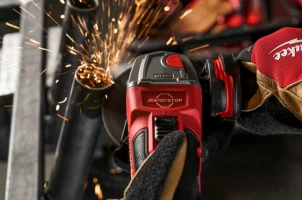 Шлифмашина угловая аккумуляторная MILWAUKEE, M18 FSAG125XB-502X, диаметр 125мм (+2 аккумулятора, зарядное устройство, защитный кожух, №27