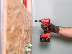 Шуруповерт ударний акумуляторний безщітковий MILWAUKEE M18 BLIDRCMC-402C (190Нм) (+ заряд.пристрій, 2 акум., HD кейс) + жилетка №10