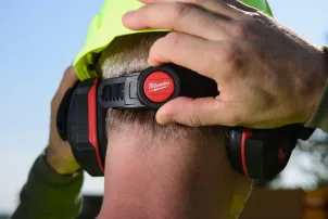 Каска защитная BOLT100 невентилированная для промышленного альпинизма красная MILWAUKEE №2