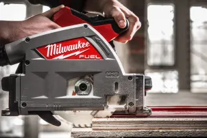 Пила дисковая погружная бесщеточная аккумуляторная MILWAUKEE M18 FPS55MC-552P (+ заряд.устройство, 2 акум., HD кейс)+M18 ALIS-0+жил №7