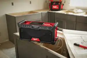 Акумуляторне радіо M18 RADIO DAB+ IN2 MILWAUKEE №4