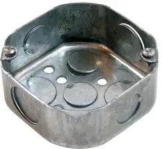 Коробка распаячная e.industrial.pipe.db.octa для труб, восьмиугольная металлическая с крышкой, толщина стенки 1,5ммм.