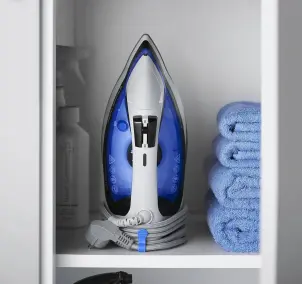 Праска Russell Hobbs Easy Store Pro, 2400Вт, 320мл, паровий удар -180гр, постійна пара - 45гр, зберігання шнура, керам. підошва, біло-синій №9