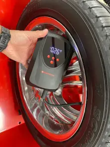 Пусковое зарядное устройство для автомобиля 15800mAh (Бустер) с компрессором 2-в-1 Jump Starter 12V 2000А №4