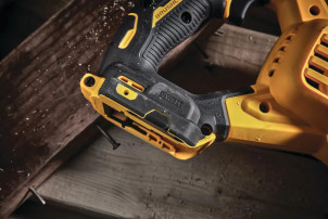 Пила сабельная аккумуляторная DeWALT, 18В XR Li-lon 0 - 3000 ход / мин, величина хода 28.6 мм, вес 3.5 кг, без аккумуляторов и ЗП, TSTAK №14